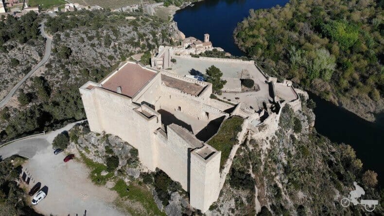 vista aérea del castillo de Miravet