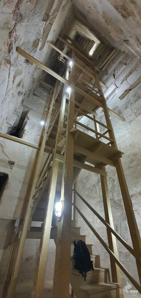 gran escalera de la pirámide Acodada