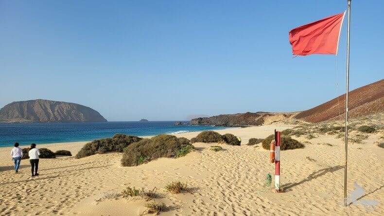 bandera roja playas lanzarote