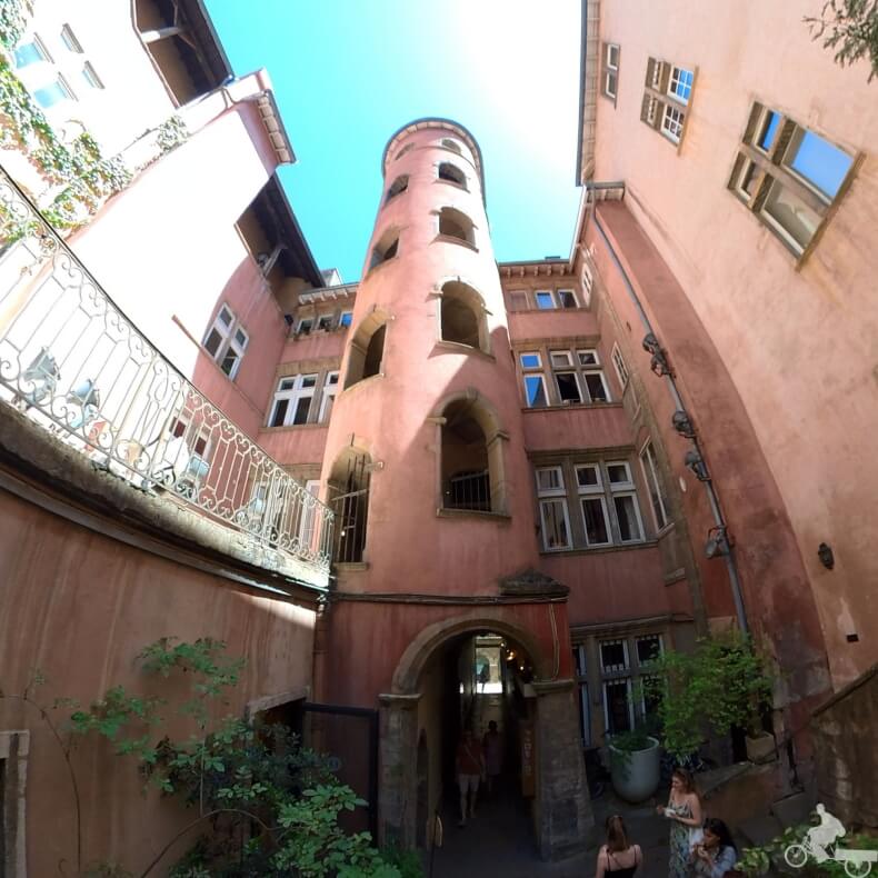 Casa du Crible, Tour Rose, calle du Bœuf, 16
