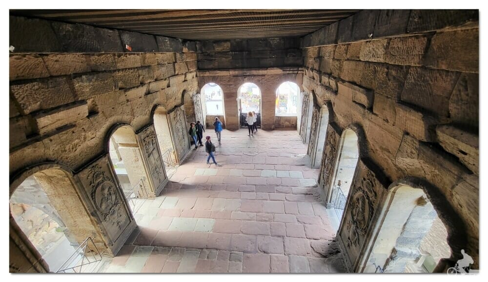 interior porta nigra