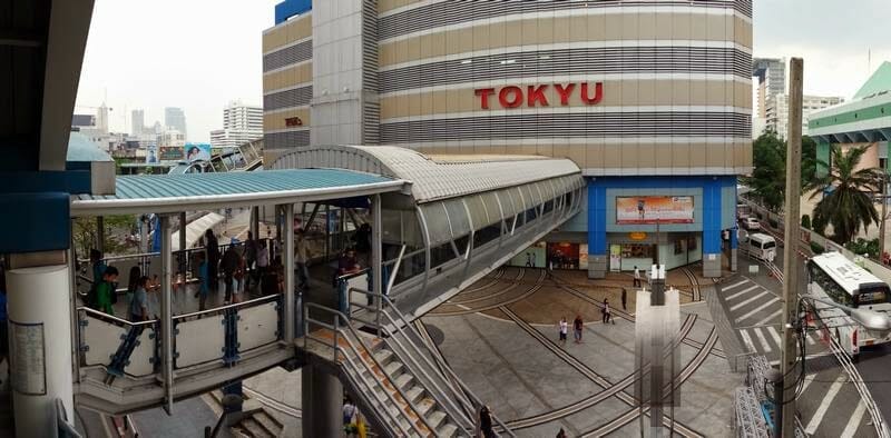 Plataforma metro acceso al centro comercial MBK Bangkok