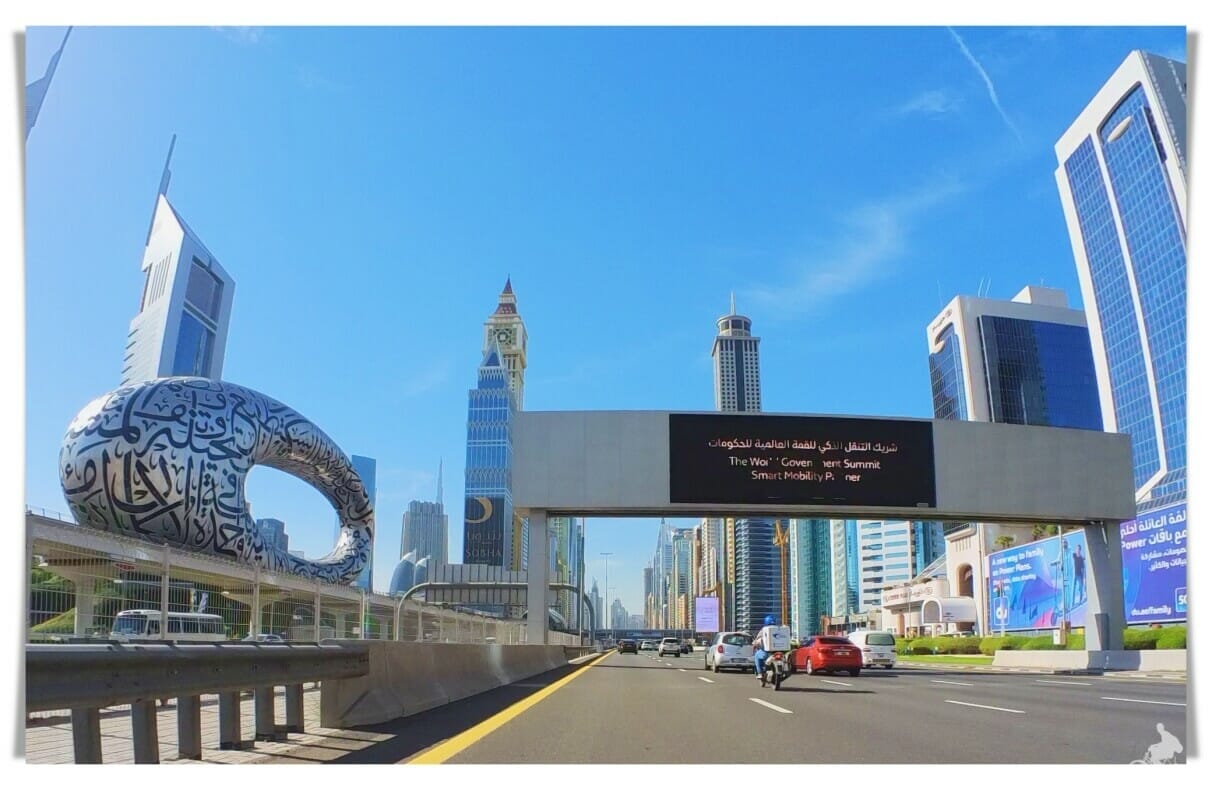 museo futuro dubai desde sheikh zayed road
