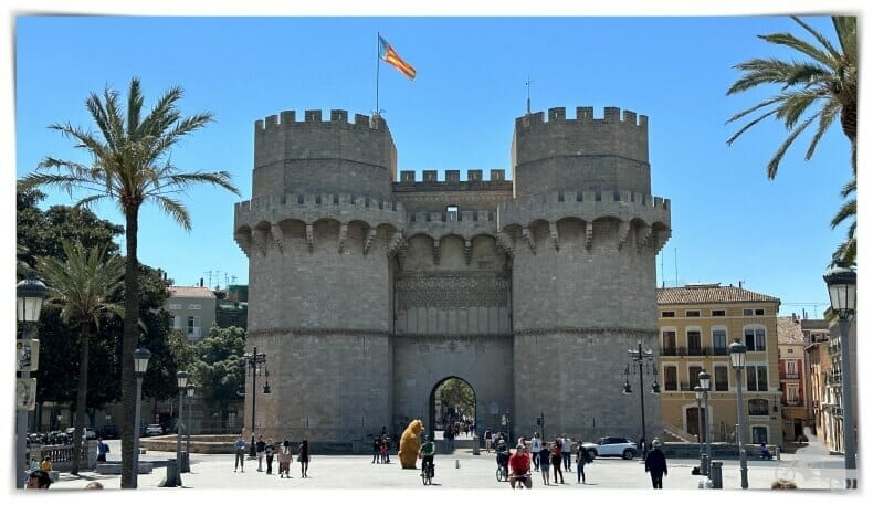 fachada Torre de Serranos