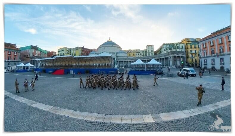 plaza del Plebiscito de Nápoles