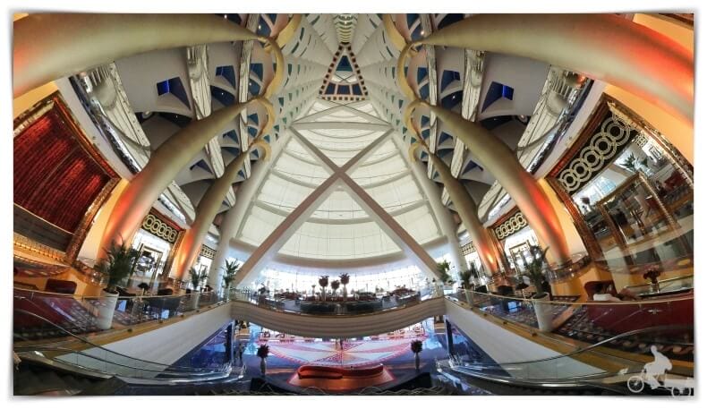Atrio y vestíbulo del hotel Burj Al Arab