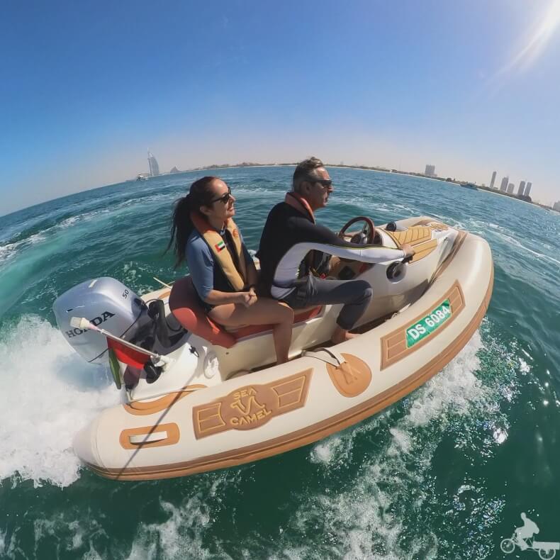 sea camel boat de Dubai
