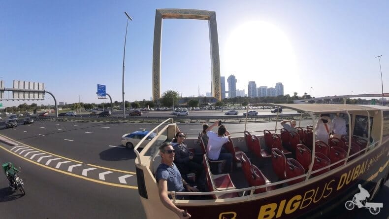 The Frame desde el bus turistico