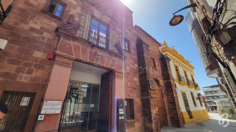 Fachada del Palacio Ducal, Oficina de turismo de Bailén