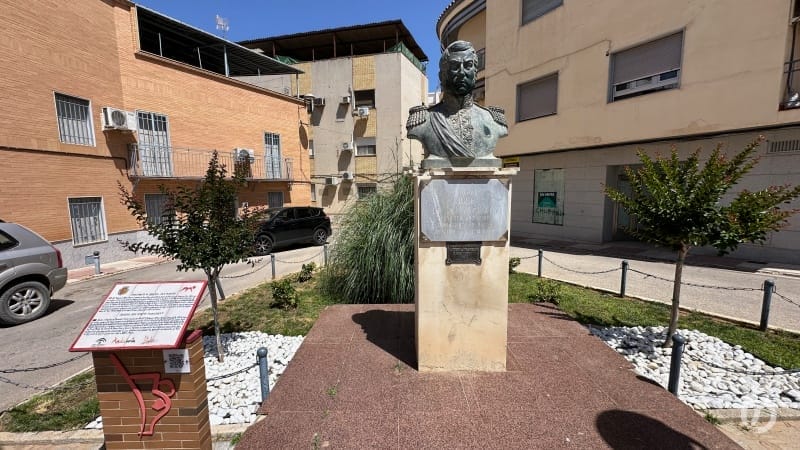 Monumento del General San Martín y Plaza de España