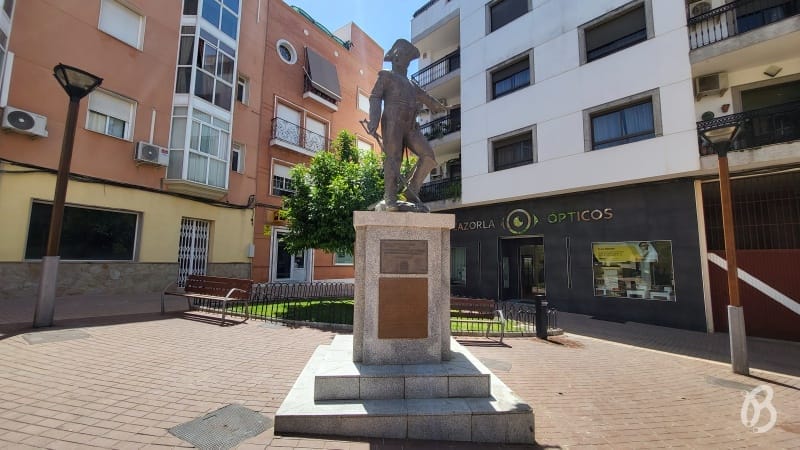 Plaza y monumento del General Reding
