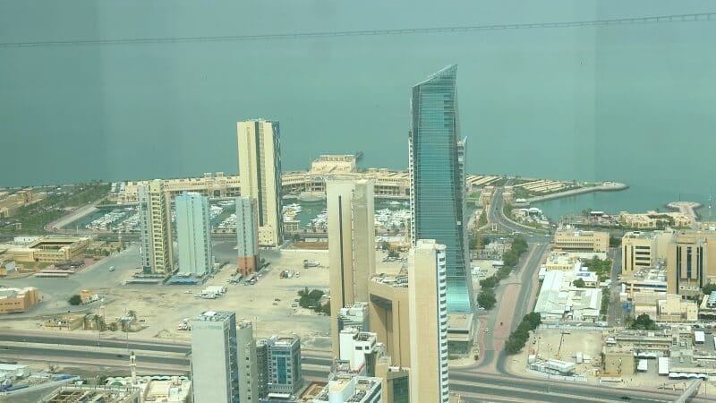 vista al fondo de la calzada Sheikh Jaber Al-Sabah desde Torre Al Hamra