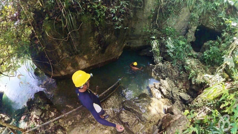 experiencia en Tayangban Cave Pool en la isla de Siargao