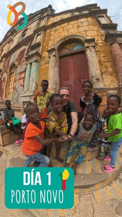 Hector de Mi baúl de blogs con niños en Porto Novo Benín