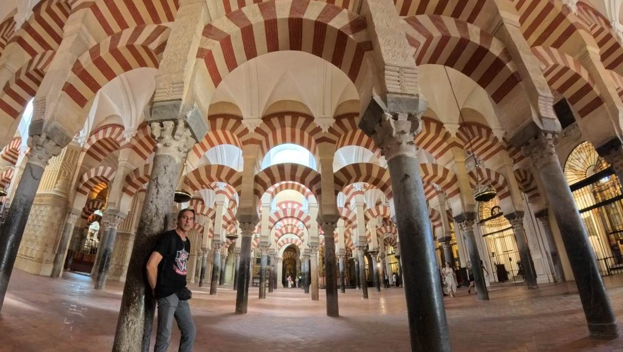 Los arcos de la mezquita de Córdoba, uno de los Lugares imprescindibles que ver en Córdoba